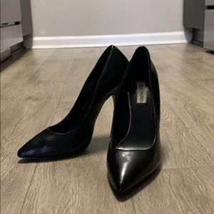 Steve Madden Black Leather Pumps